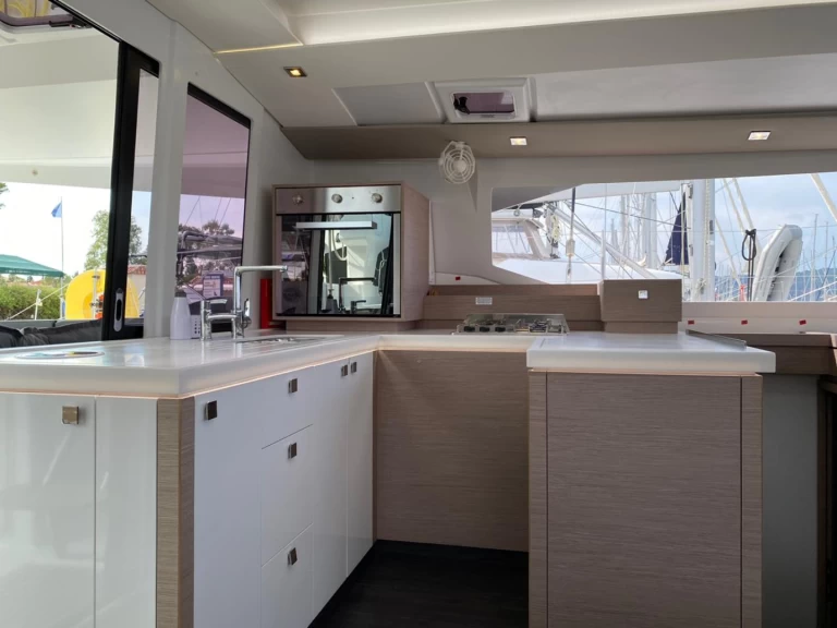 Bootverhuur Fountaine Pajot Astrea 42 in Níkiti via SamBoat