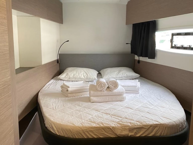 Huur Catamaran met of zonder schipper Fountaine Pajot in Níkiti