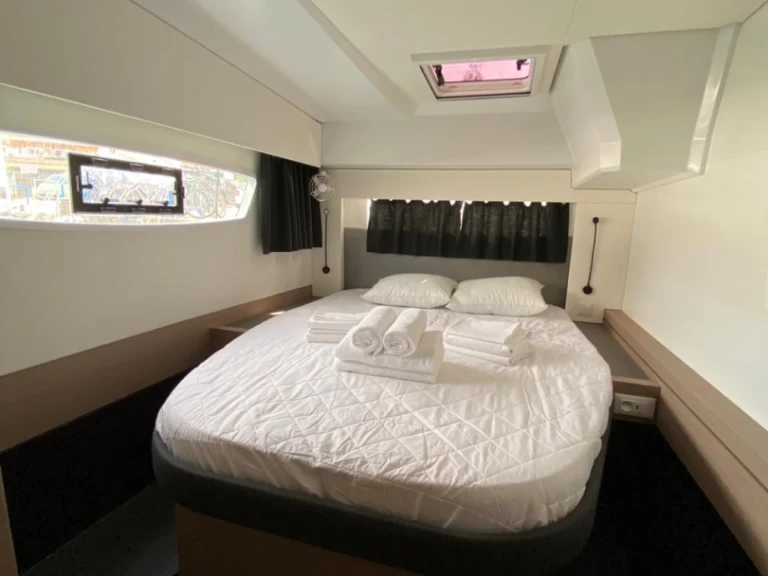 Verhuur Catamaran Fountaine Pajot met vaarbewijs