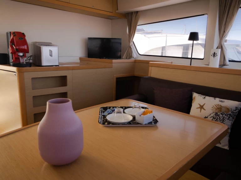 Huur een Lagoon Lagoon 42 in Castellammare del Golfo