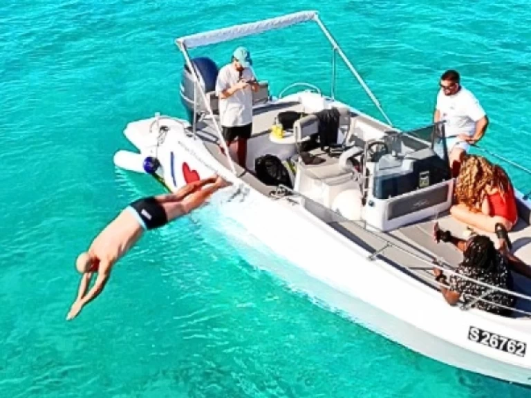 Bluemax 23 Open Boat  te huur van particulier of professional in Comino