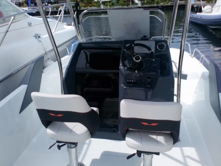 Verhuur Motorboot Bénéteau met vaarbewijs