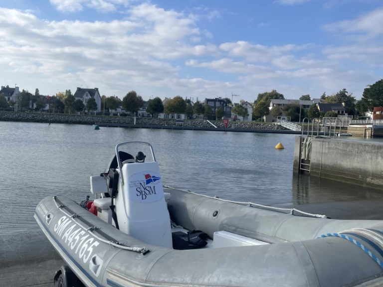Bootverhuur Explorer 5.25 in Vannes via SamBoat