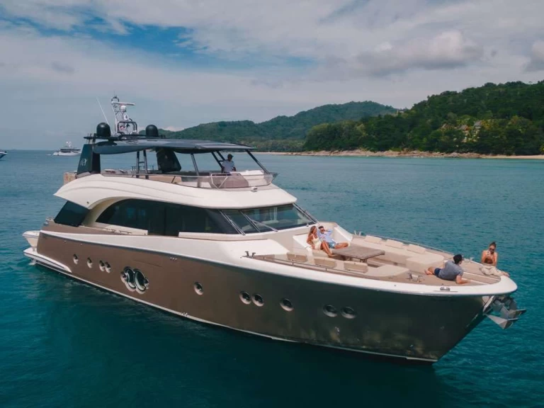 Huur Jacht met of zonder schipper MonteCarloYachts in Phuket