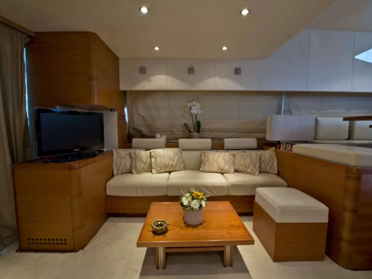 Jacht te huur in Elefsina voor de beste prijs