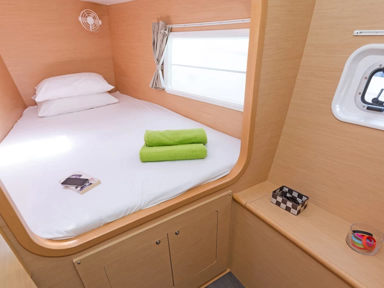 Huur een Lagoon Lagoon 380 in Lávrio