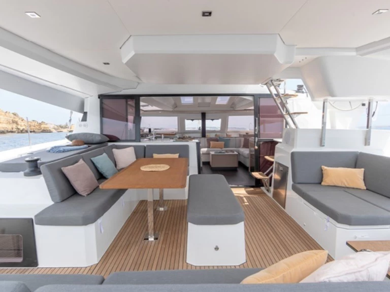 Verhuur Catamaran Fountaine Pajot met vaarbewijs