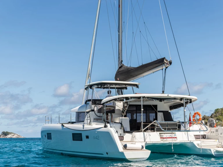 Verhuur Catamaran in Eden Island - Lagoon Lagoon 42