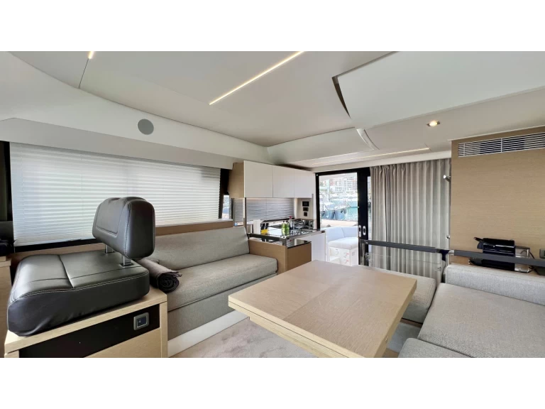 Huur Motorboot met of zonder schipper Prestige in Palma de Mallorca