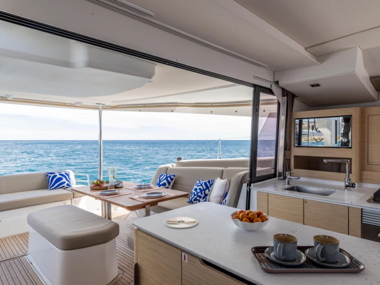 Huur een Fountaine Pajot FP 44 in Marina de Portimão