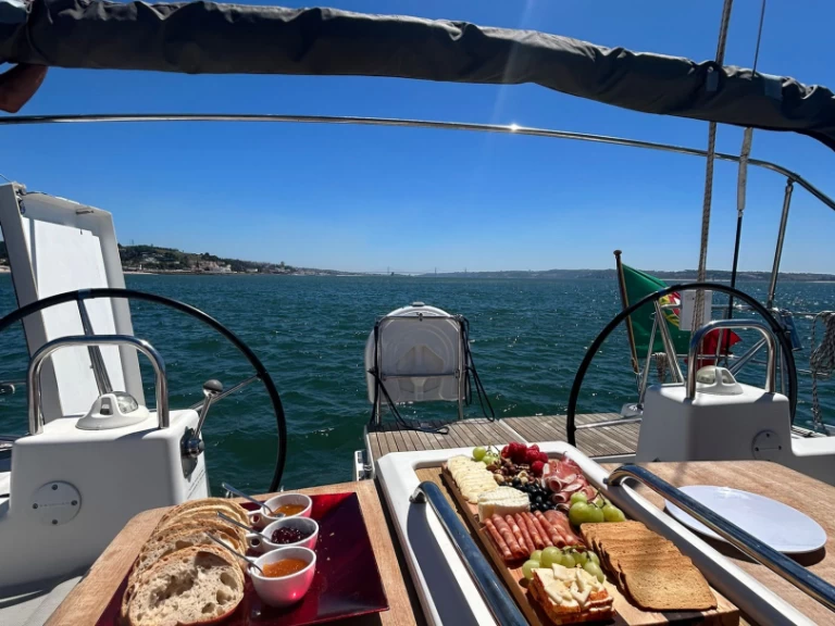 Huur een Dufour Dufour 460 Grand Large in Cascais