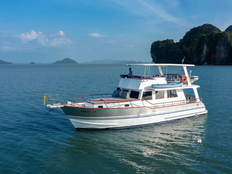 Verhuur Motorboot Grand Banks met vaarbewijs