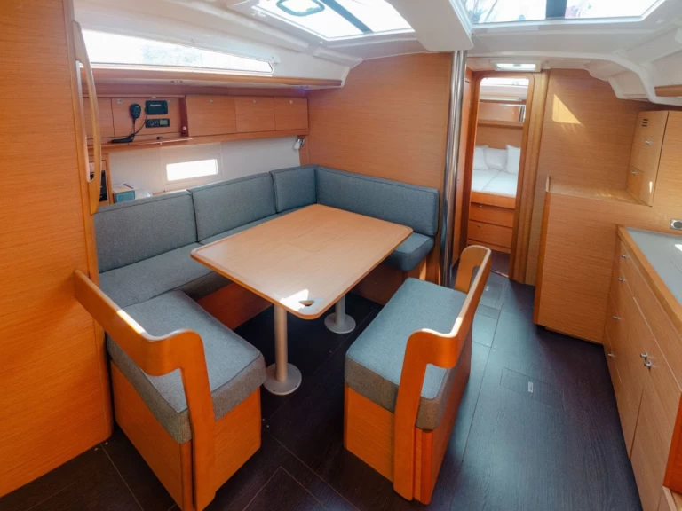 Huur een Dufour Dufour 430 Grand Large in Préveza