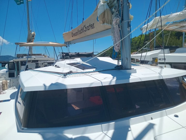 Verhuur Catamaran in Praslin Island - Fountaine Pajot Saona 47