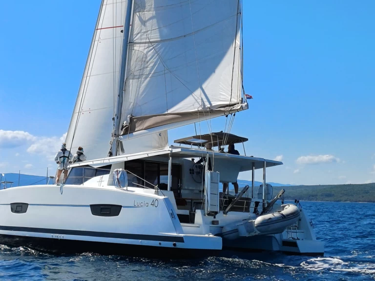 Huur een Fountaine Pajot Lucia 40 in Punat