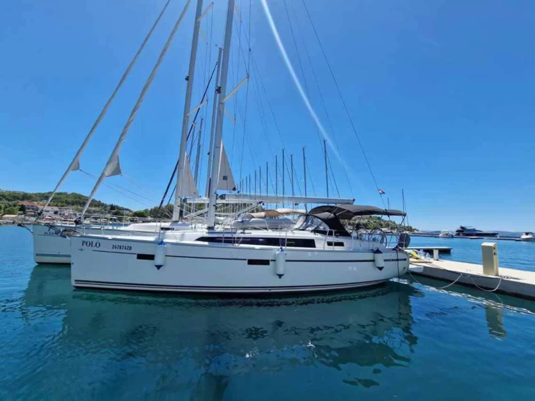 Huur een Bavaria Cruiser 37 in Pula