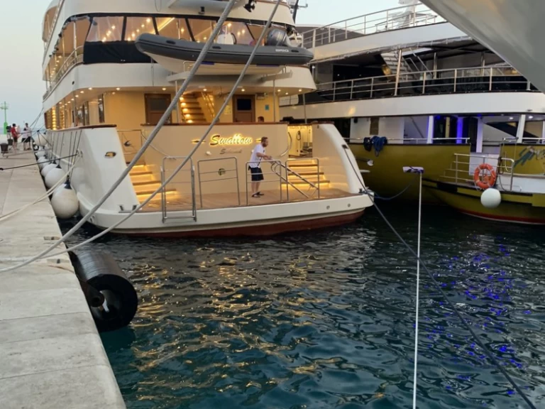 Huur Jacht met of zonder schipper Custom Made in Šibenik