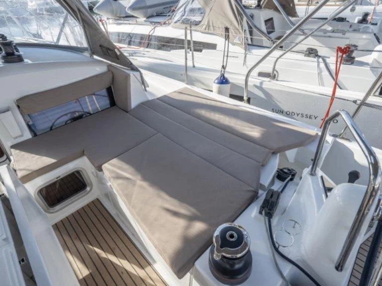 Huur een Jeanneau Sun Odyssey 440 in Piso Livadi