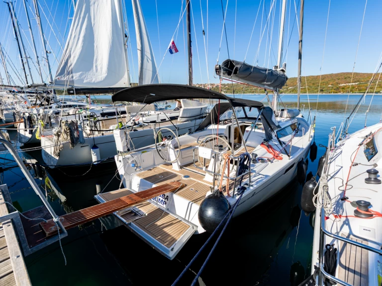 Huur een Dehler Dehler 38 SQ in Punat