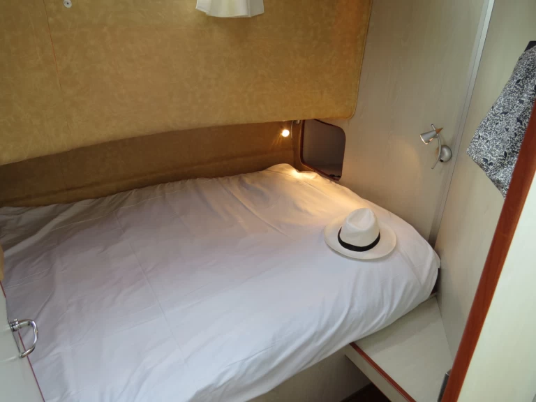 Nicols Yacht Confort Groupe 8-10 p. te huur van particulier of professional in Grez-Neuville