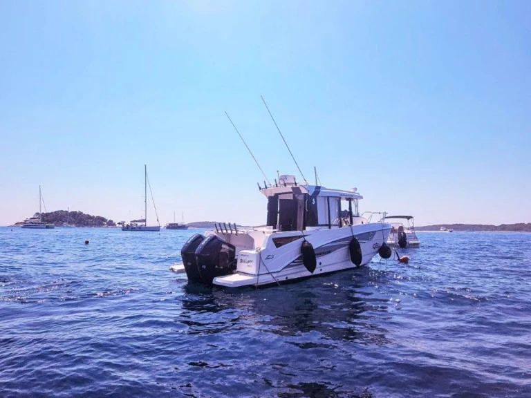 Verhuur Motorboot Bénéteau met vaarbewijs