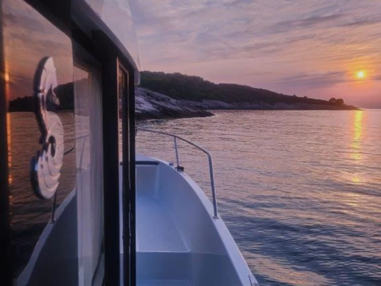 Verhuur Motorboot Bénéteau met vaarbewijs