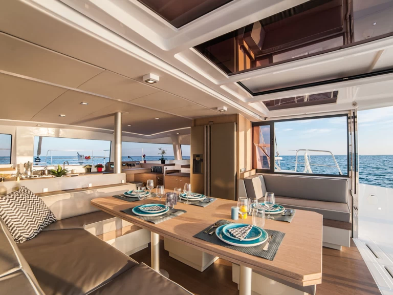 Bootverhuur Porto Pollo goedkoop Bali 4.3