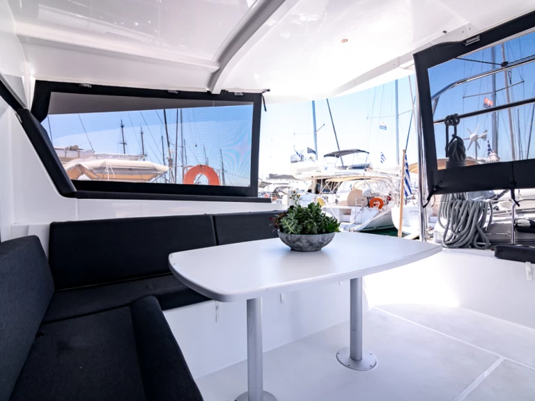 Catamaran te huur in Toúrlos voor de beste prijs