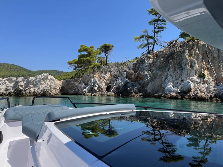 Bootverhuur Axopar Axopar 37 XC Cross Cabin in Skiathos via SamBoat