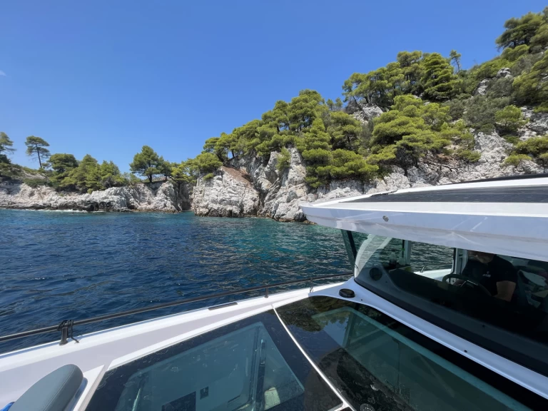 Verhuur Motorboot Axopar met vaarbewijs