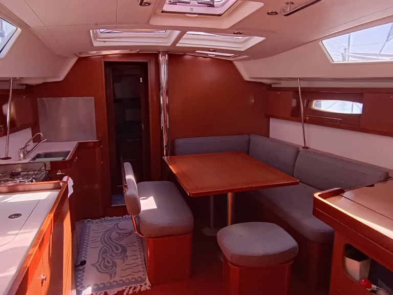 Huur Zeilboot met of zonder schipper Bénéteau in Bari