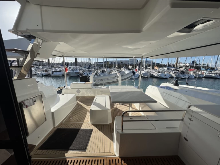 Verhuur Catamaran Fountaine Pajot met vaarbewijs