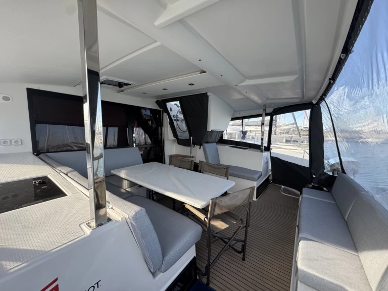 Jachthuur in La Rochelle - Fountaine Pajot Isla 40 via SamBoat