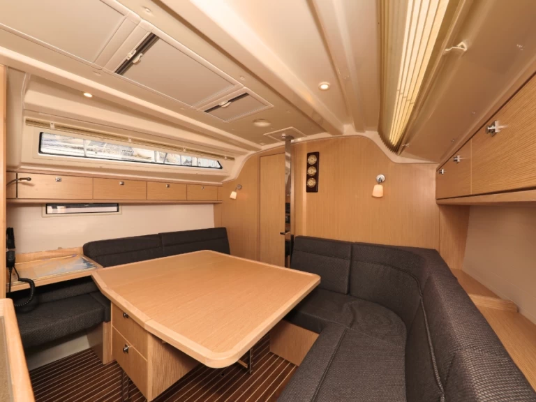 Bootverhuur Bavaria Cruiser 37 in Pirovac via SamBoat