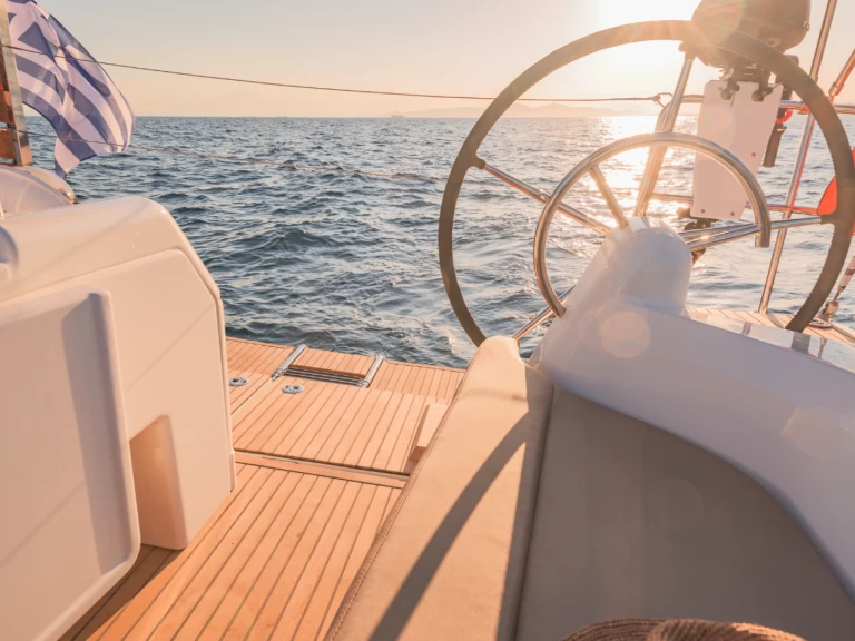 Bootverhuur Jeanneau Sun Odyssey 410 in Lávrio via SamBoat