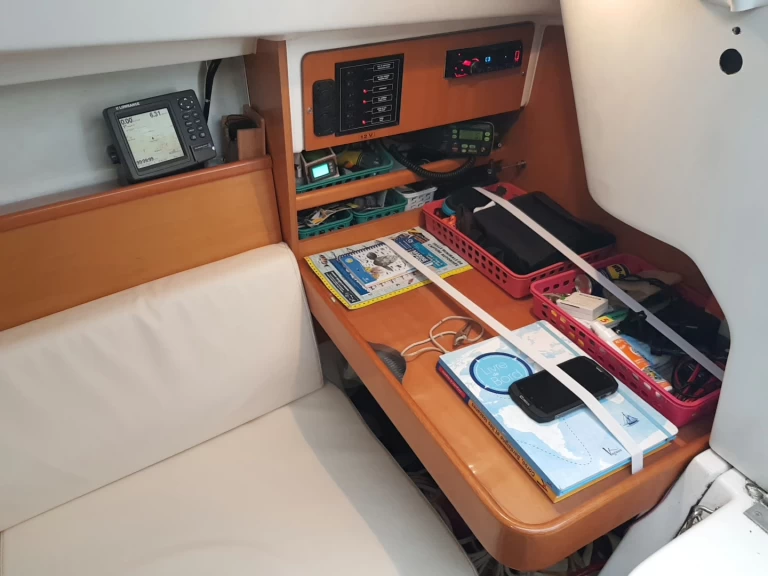 Bootverhuur Bandol goedkoop First 25.7