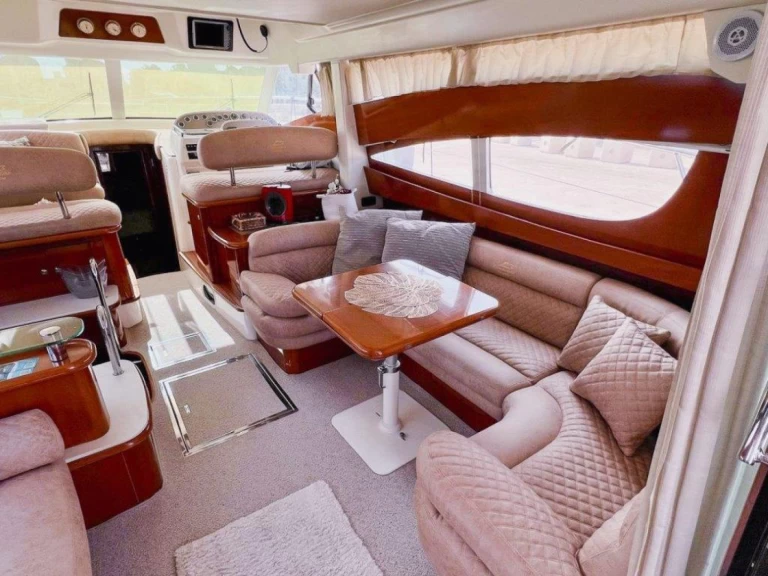 Motorboot te huur in Bol voor de beste prijs