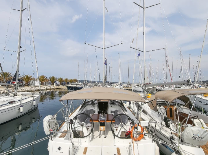 Verhuur Zeilboot in Jezera - Jeanneau Sun Odyssey 349