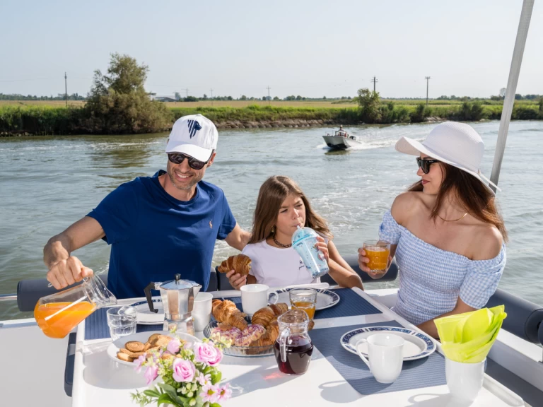 Verhuur Woonboot Delphia met vaarbewijs