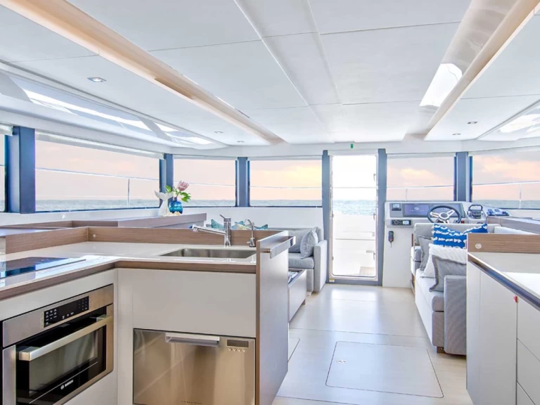 Bootverhuur Eden Island goedkoop Leopard 46 Powercat