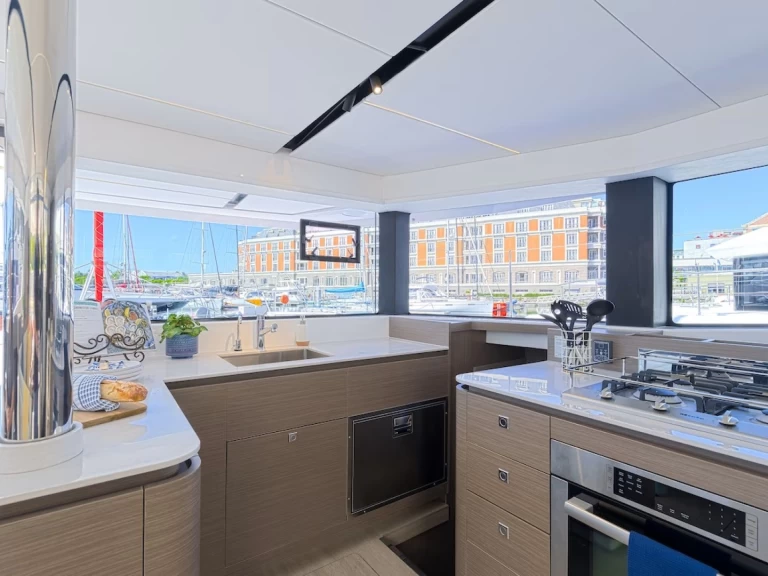 Verhuur Catamaran Leopard met vaarbewijs