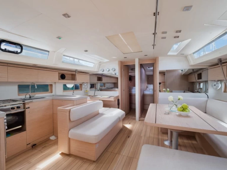 Zeilboot te huur in Gouviá voor de beste prijs