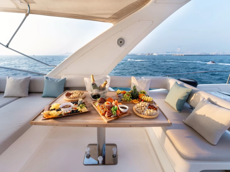 Bootverhuur Azimut Azimut 53 Fly in Dubai Marina via SamBoat