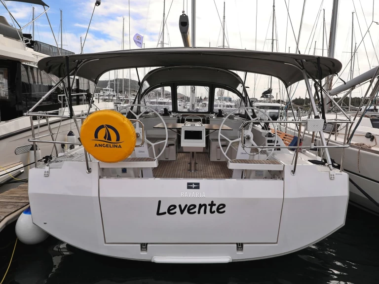 Bootverhuur Šibenik goedkoop Bavaria C42