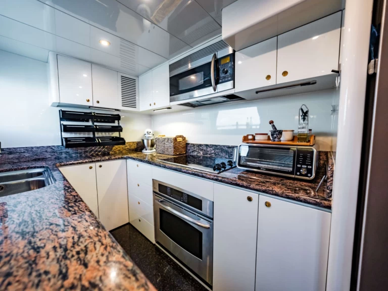 Verhuur Jacht Johnson met vaarbewijs