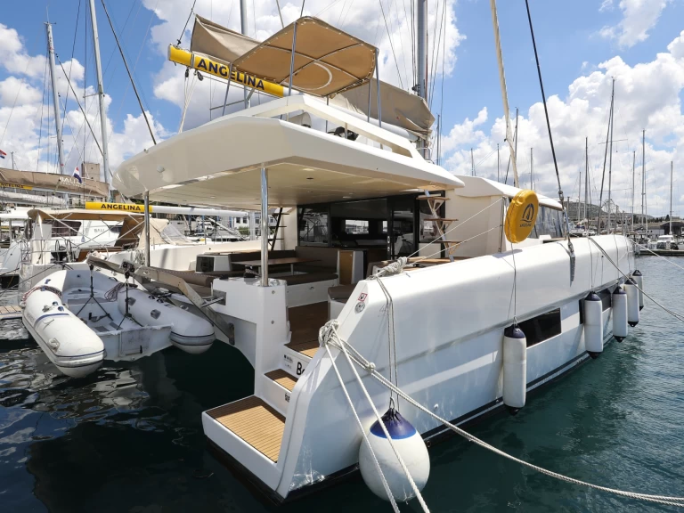 Catamaran te huur in Rogoznica voor de beste prijs