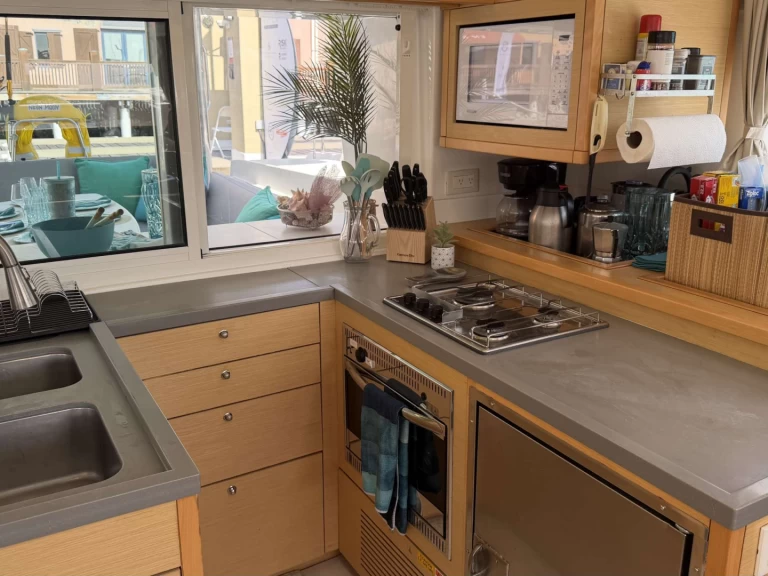 Lagoon NEON MOON te huur van particulier of professional in Britse Maagden Eilanden