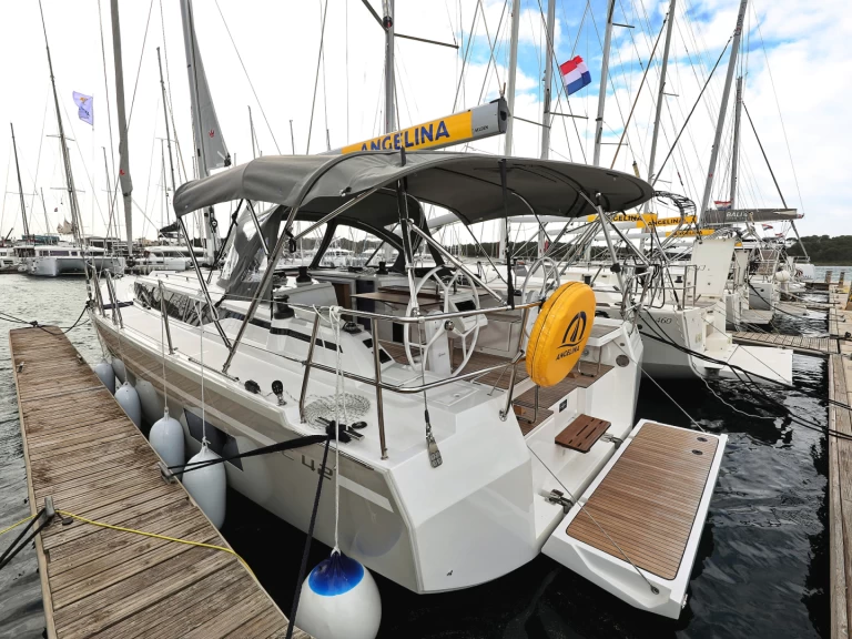 Huur een Bavaria Bavaria C42 in Šibenik