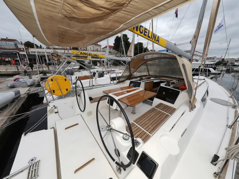 Huur een Dufour Dufour 350 Grand Large in Šibenik