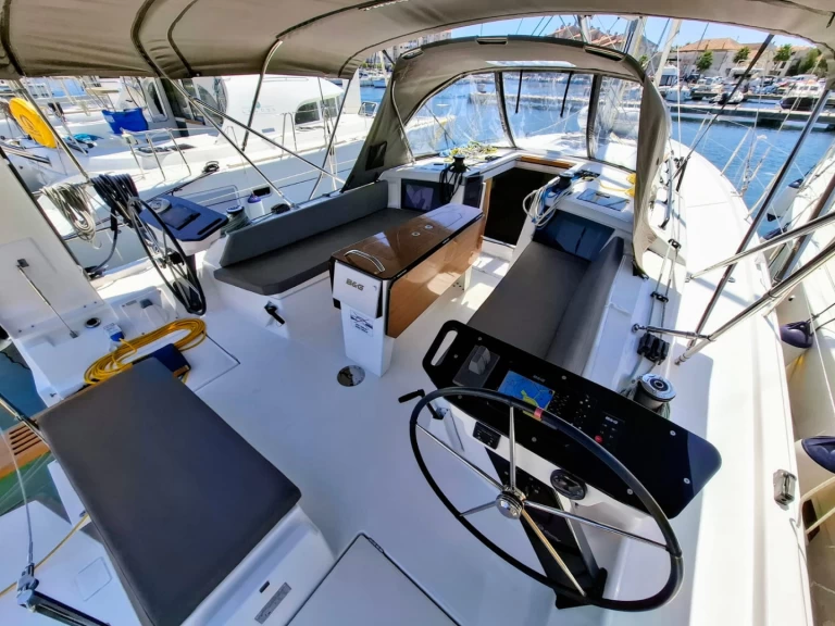 Zeilboot te huur in Šibenik voor de beste prijs